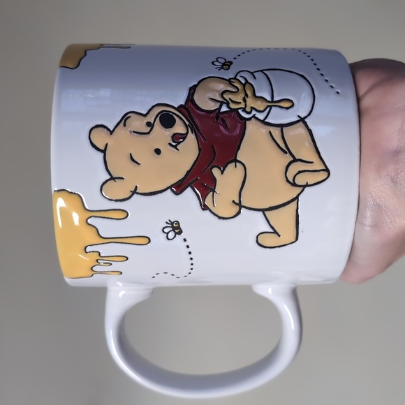 ❌SOLD❌Disney Winnie The Pooh Classic Pooh Bear Mug with Honey Drip Design 🍯 - Picture 3 of 6